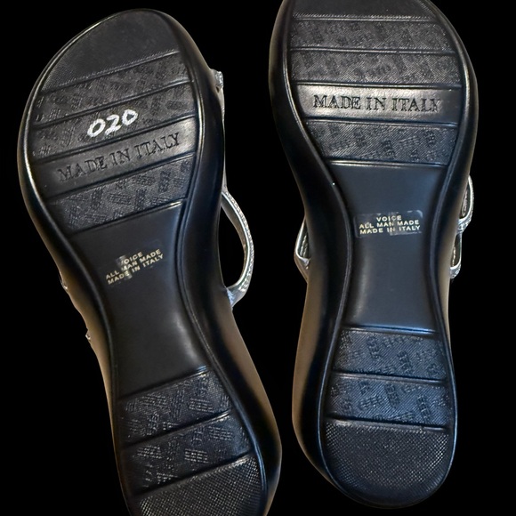 Italian Shoemakers Metallic Silver Strappy Sandals - Picture 6 of 6